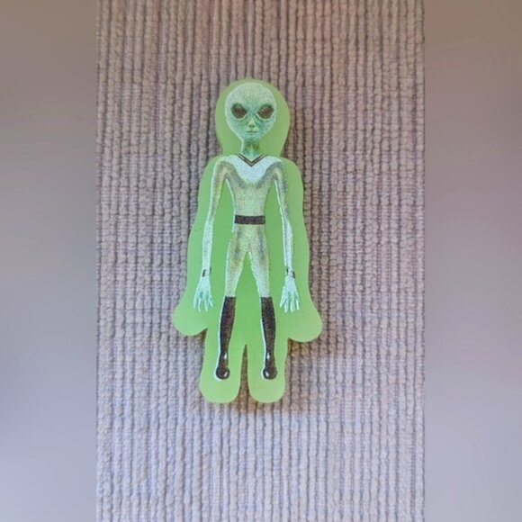 Alien Figurine Glow-in-the-Dark Collectible - Picture 1 of 1